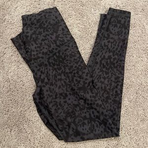 Old navy Active Cheat-a Print Leggings Size M